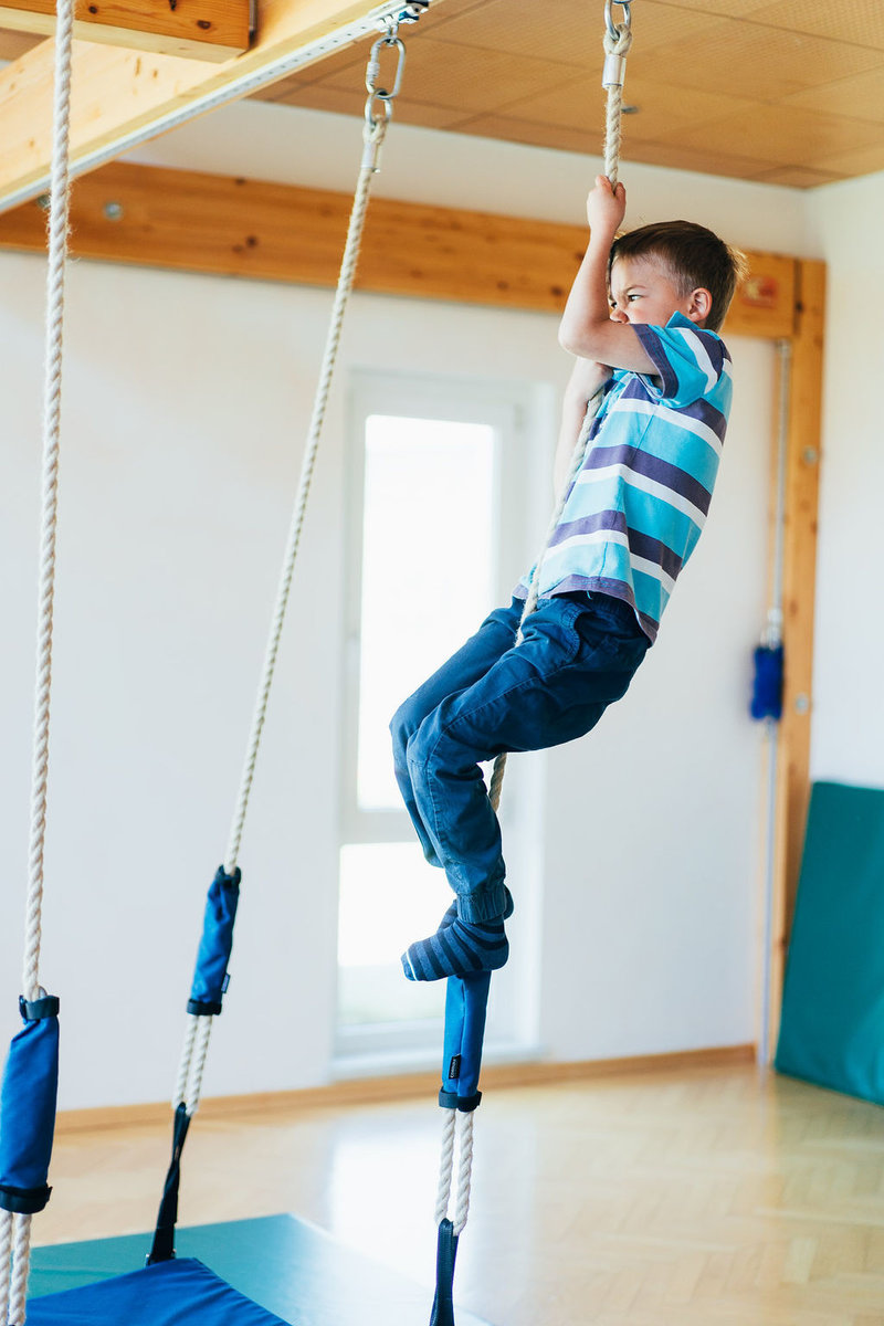 Behandlung von pädiatrischen Auffälligkeiten bei Kindern durch Ergotherapie Haslinger